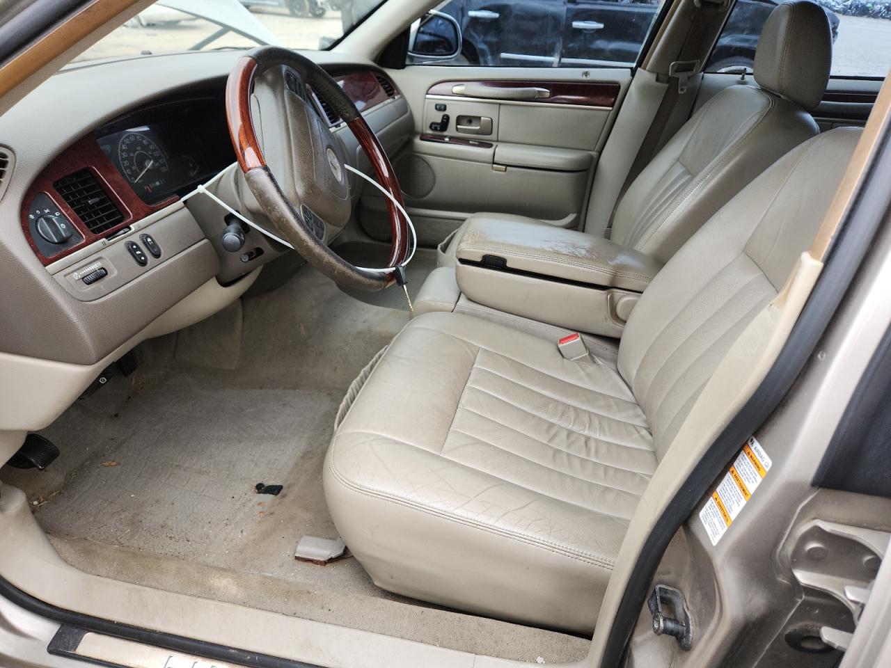 2003 Lincoln Town Car Signature VIN: 1LNHM82W43Y636008 Lot: 64011125