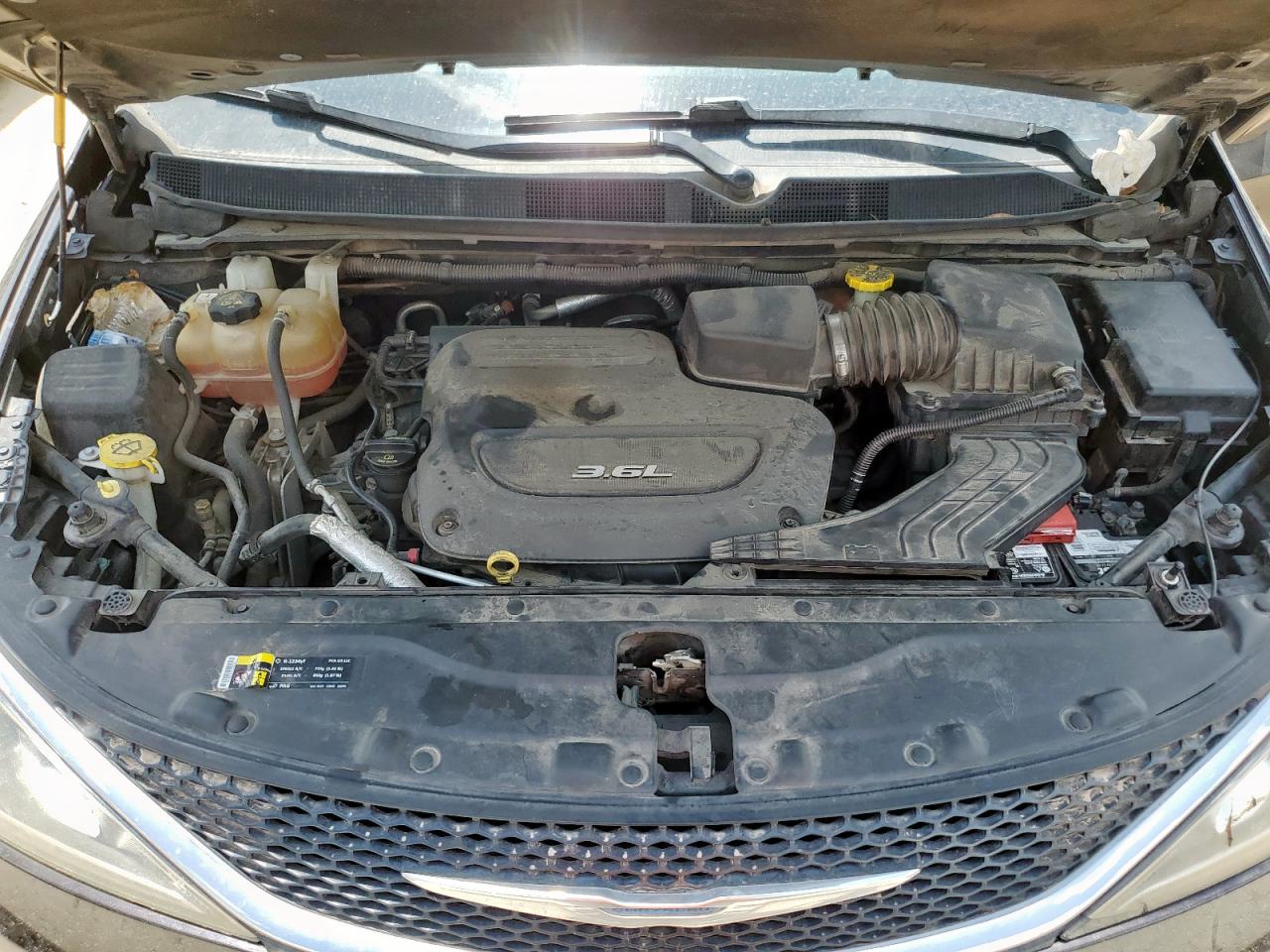 2017 Chrysler Pacifica Touring L VIN: 2C4RC1BGXHR784817 Lot: 64110635