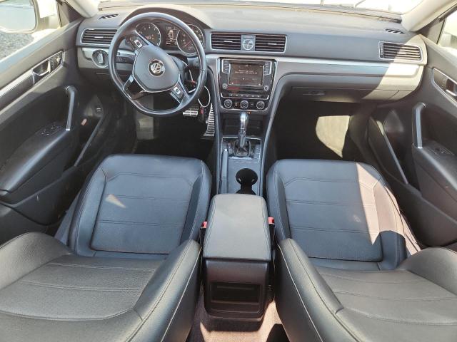  VOLKSWAGEN PASSAT 2017 White