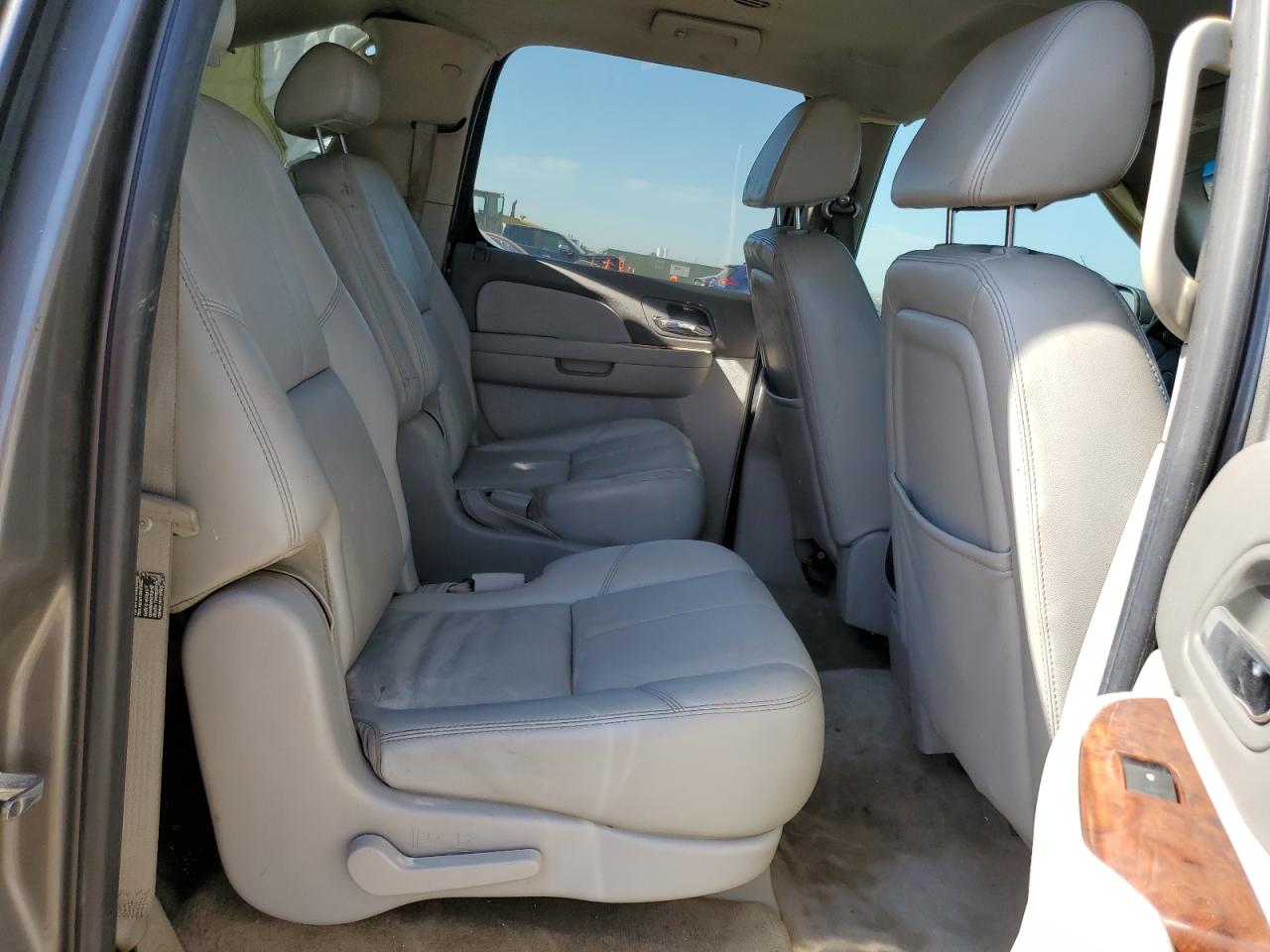 2007 Chevrolet Suburban K1500 VIN: 1GNFK16337J235791 Lot: 62310245