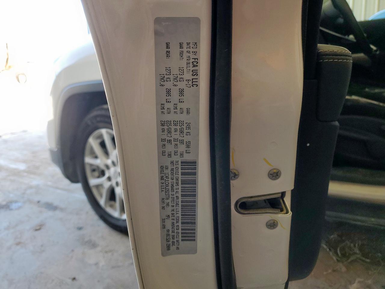 2018 Jeep Cherokee Latitude VIN: 1C4PJLCXXJD523770 Lot: 65296945