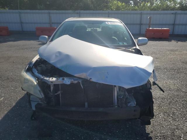 Sedans TOYOTA COROLLA 2013 Srebrny
