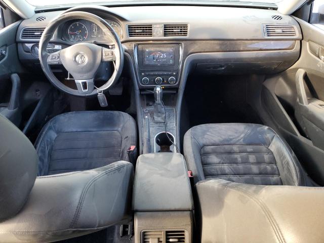 Sedans VOLKSWAGEN PASSAT 2014 Srebrny