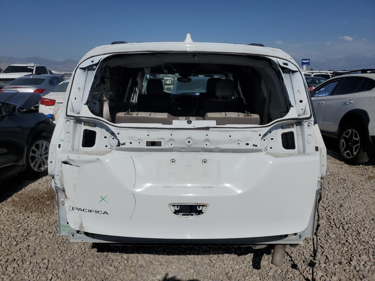2017 Chrysler Pacifica Touring L VIN: 2C4RC1BG6HR676338 Lot: 65171225