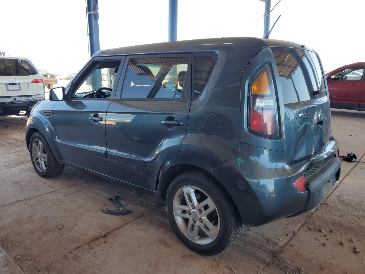 2011 Kia Soul + VIN: KNDJT2A26B7195877 Lot: 66022815