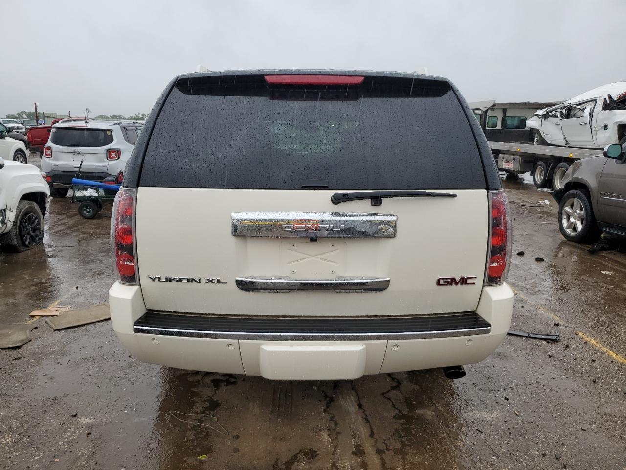 2014 GMC Yukon Xl Denali VIN: 1GKS2MEF7ER114558 Lot: 65239775