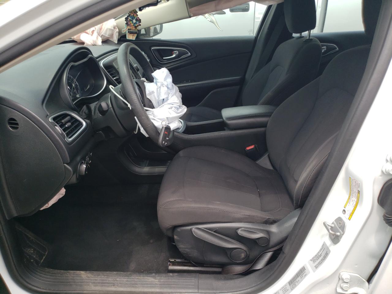 2015 Chrysler 200 Limited VIN: 1C3CCCABXFN552319 Lot: 64092575