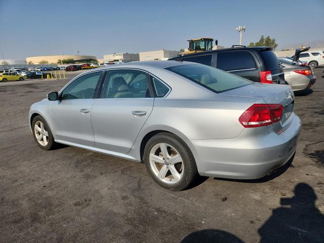  VOLKSWAGEN PASSAT 2014 Серебристый