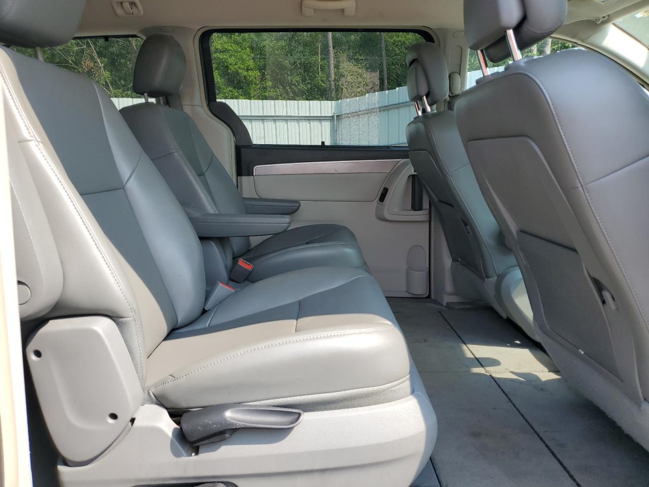 2011 Volkswagen Routan Se VIN: 2V4RW3DG5BR670723 Lot: 63796935