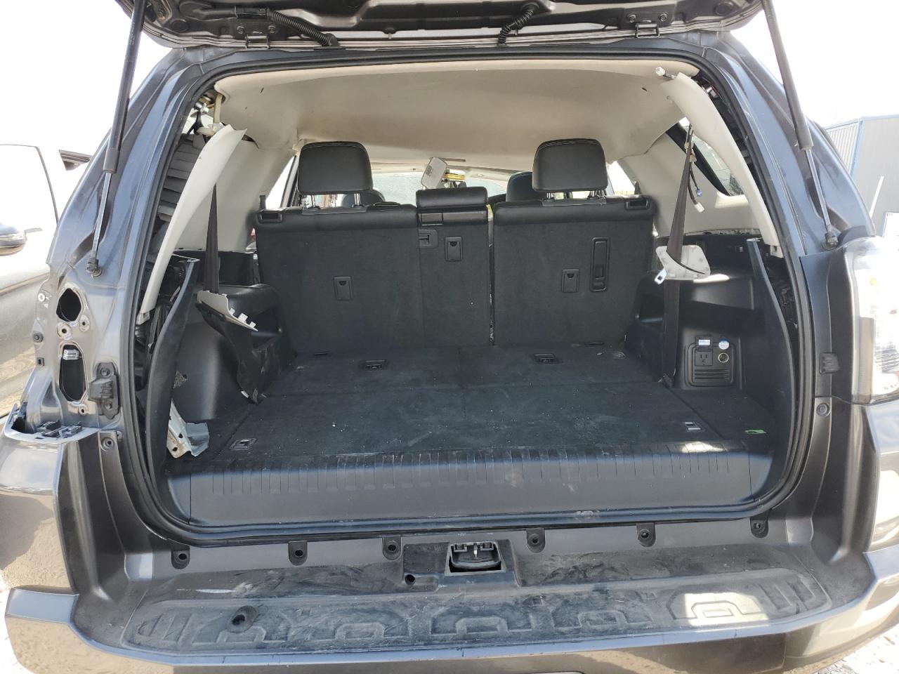 2018 Toyota 4Runner Sr5/Sr5 Premium VIN: JTEBU5JR2J5592489 Lot: 64777235