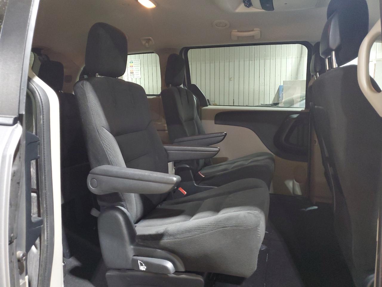 2016 Dodge Grand Caravan Sxt VIN: 2C4RDGCG6GR323711 Lot: 63667505
