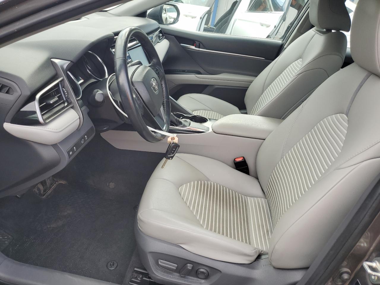 2019 Toyota Camry L VIN: 4T1B11HK1KU692942 Lot: 62779255
