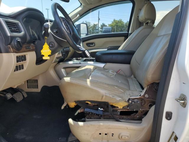 Pickups NISSAN TITAN 2016 White