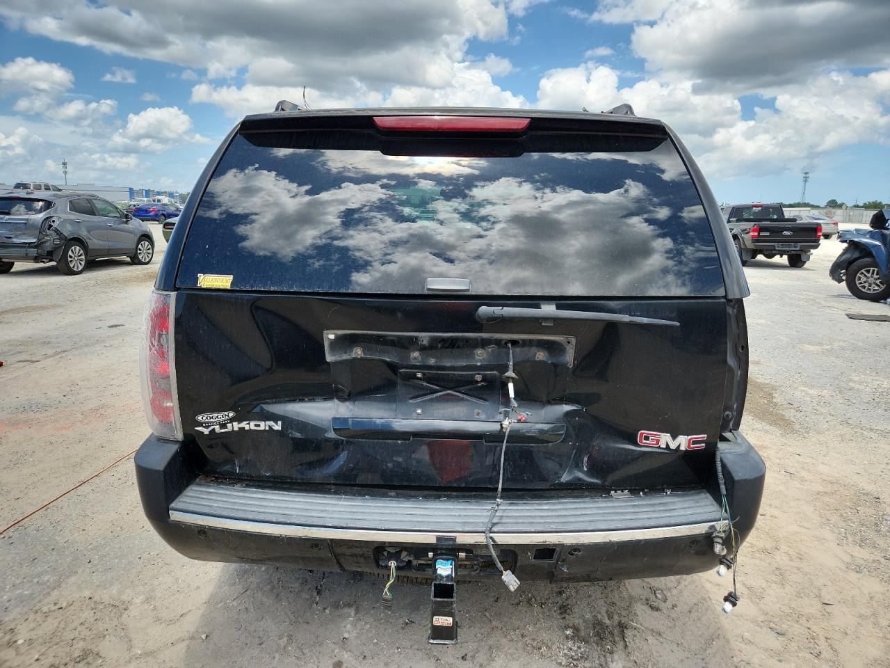 2007 GMC Yukon Denali VIN: 1GKFK63857J213754 Lot: 64480275