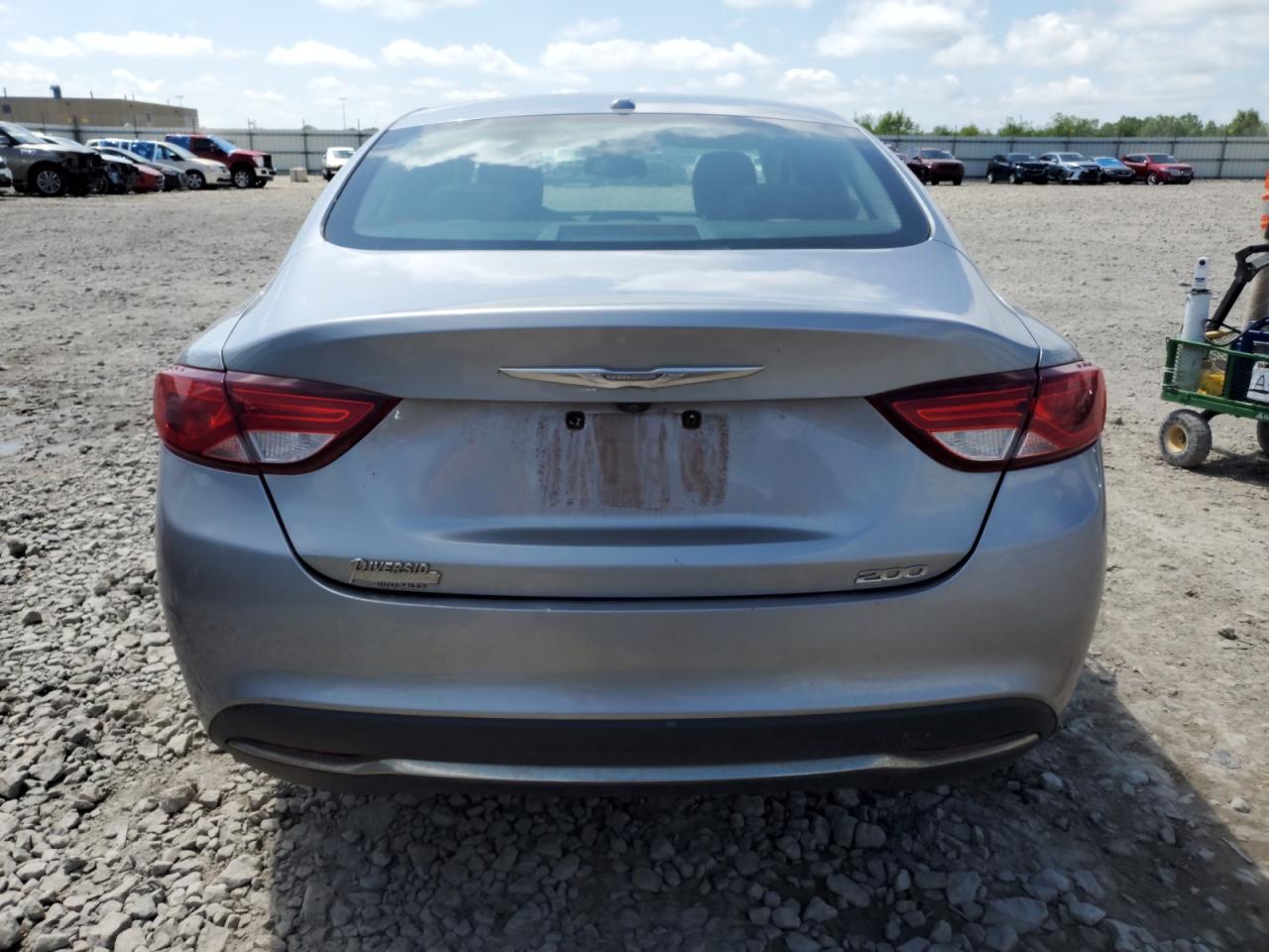 2015 Chrysler 200 Limited VIN: 1C3CCCAB1FN605828 Lot: 63738145