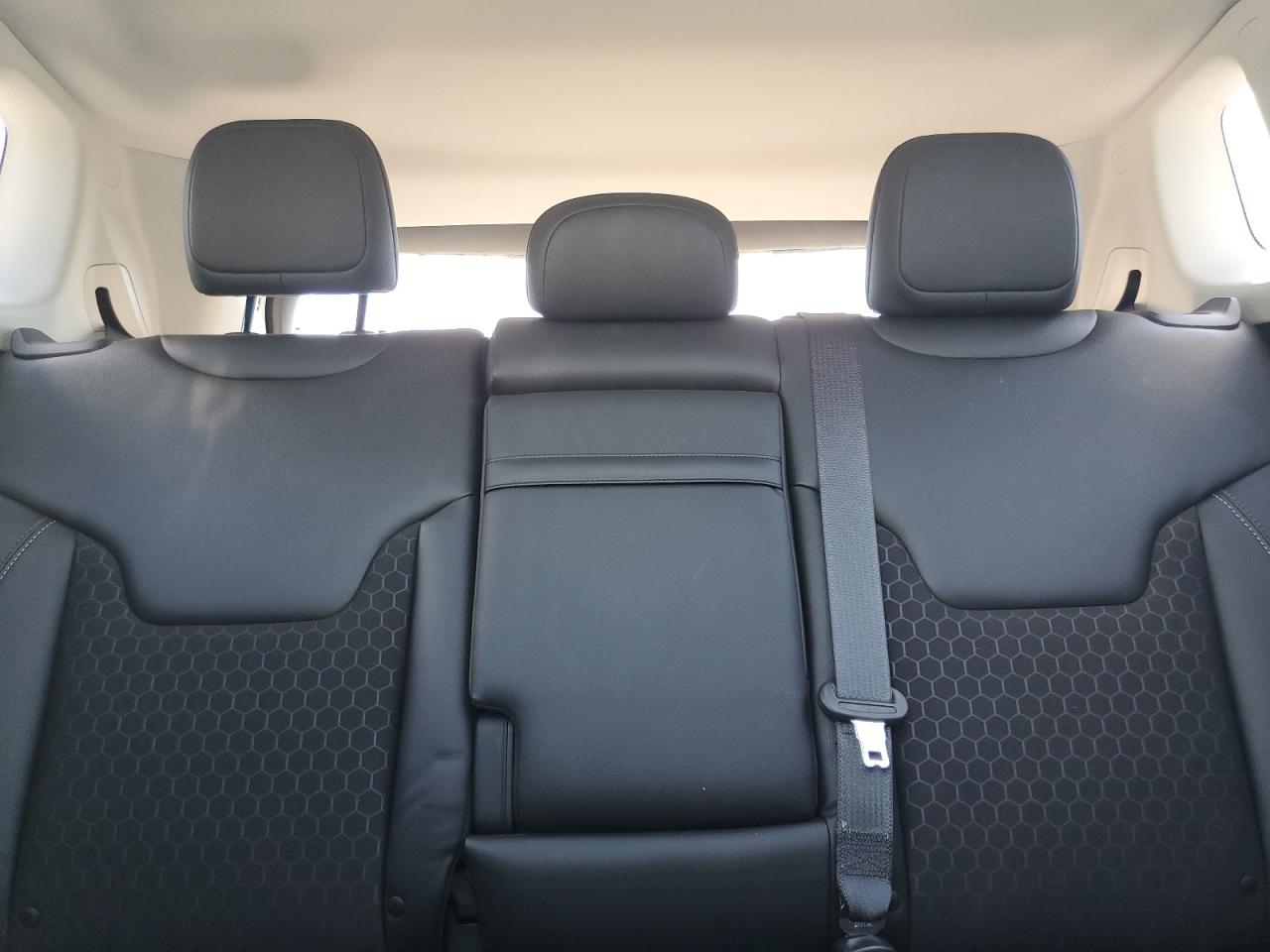 2018 Jeep Compass Latitude VIN: 3C4NJDBB4JT249298 Lot: 65140365