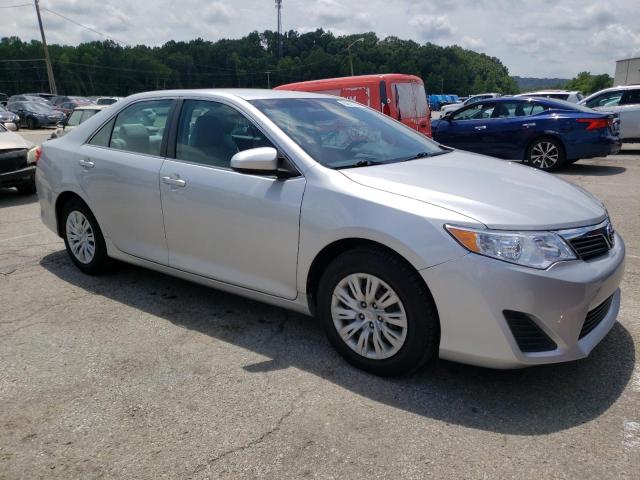 Sedans TOYOTA CAMRY 2012 Srebrny