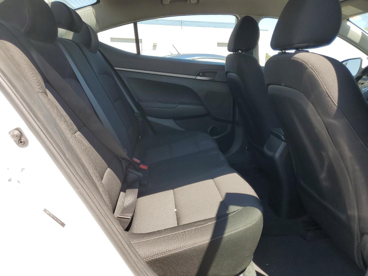 5NPD74LF7JH350671 2018 Hyundai Elantra Se