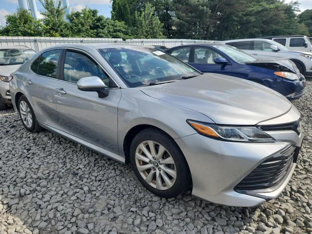  TOYOTA CAMRY 2018 Srebrny