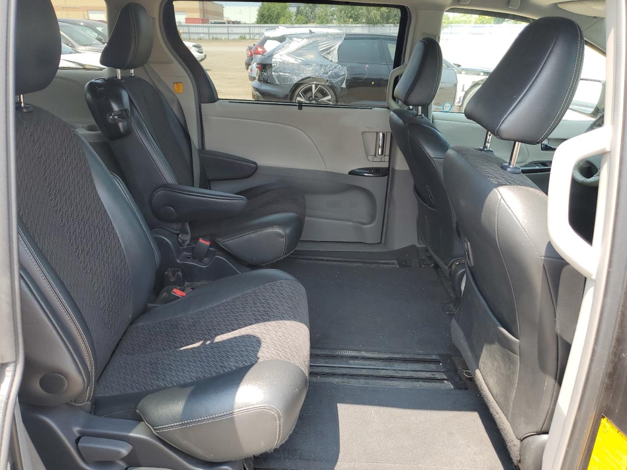 2011 Toyota Sienna Sport VIN: 5TDXK3DC2BS175090 Lot: 62560875