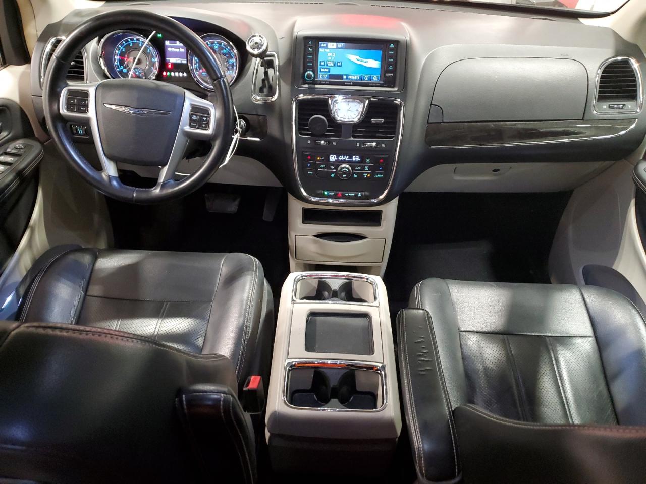 2011 Chrysler Town & Country Touring L VIN: 2A4RR8DG8BR635862 Lot: 64643625