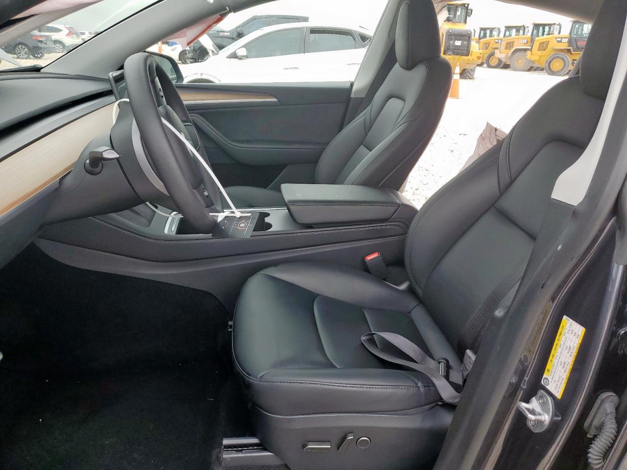2024 Tesla Model Y VIN: 7SAYGDEE3RA235324 Lot: 63217995