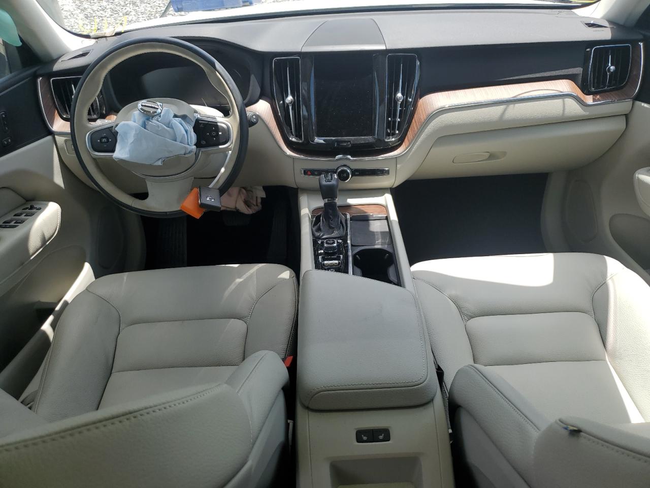 2021 Volvo Xc60 T5 Momentum VIN: YV4102RK8M1874940 Lot: 63385805