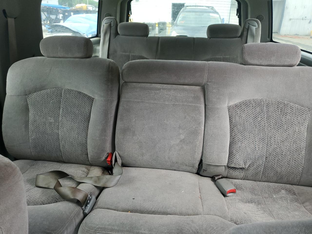 2001 Chevrolet Suburban C1500 VIN: 3GNEC16T61G235835 Lot: 65178375