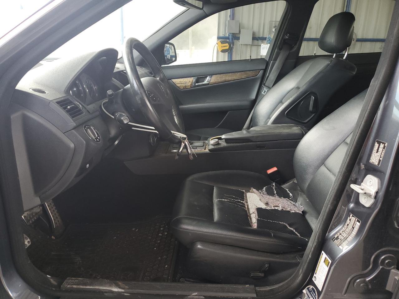 2008 Mercedes-Benz C 350 VIN: WDDGF56X98R028097 Lot: 64770095