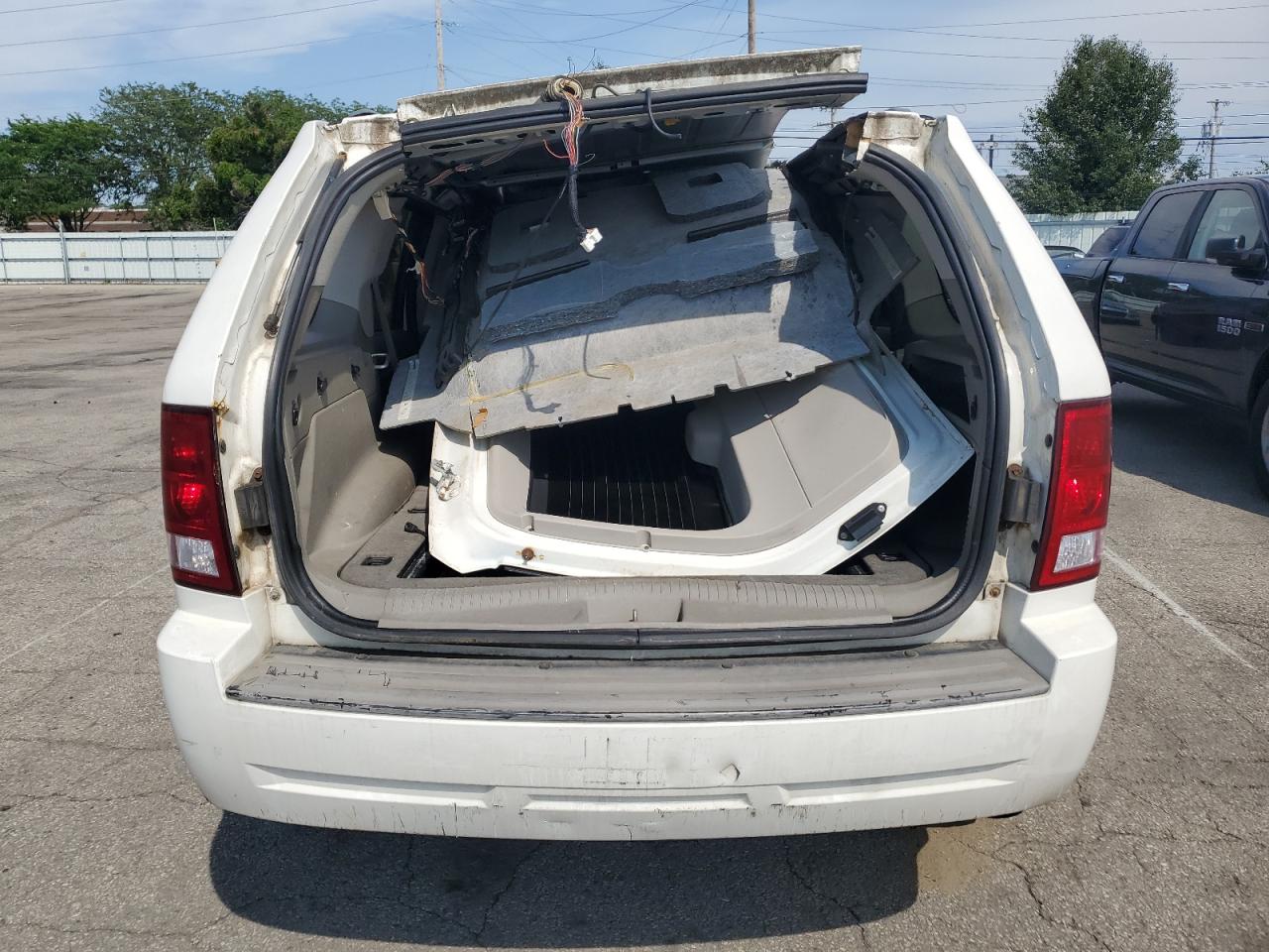2008 Jeep Grand Cherokee Laredo VIN: 1J8GR48K38C221046 Lot: 64072165
