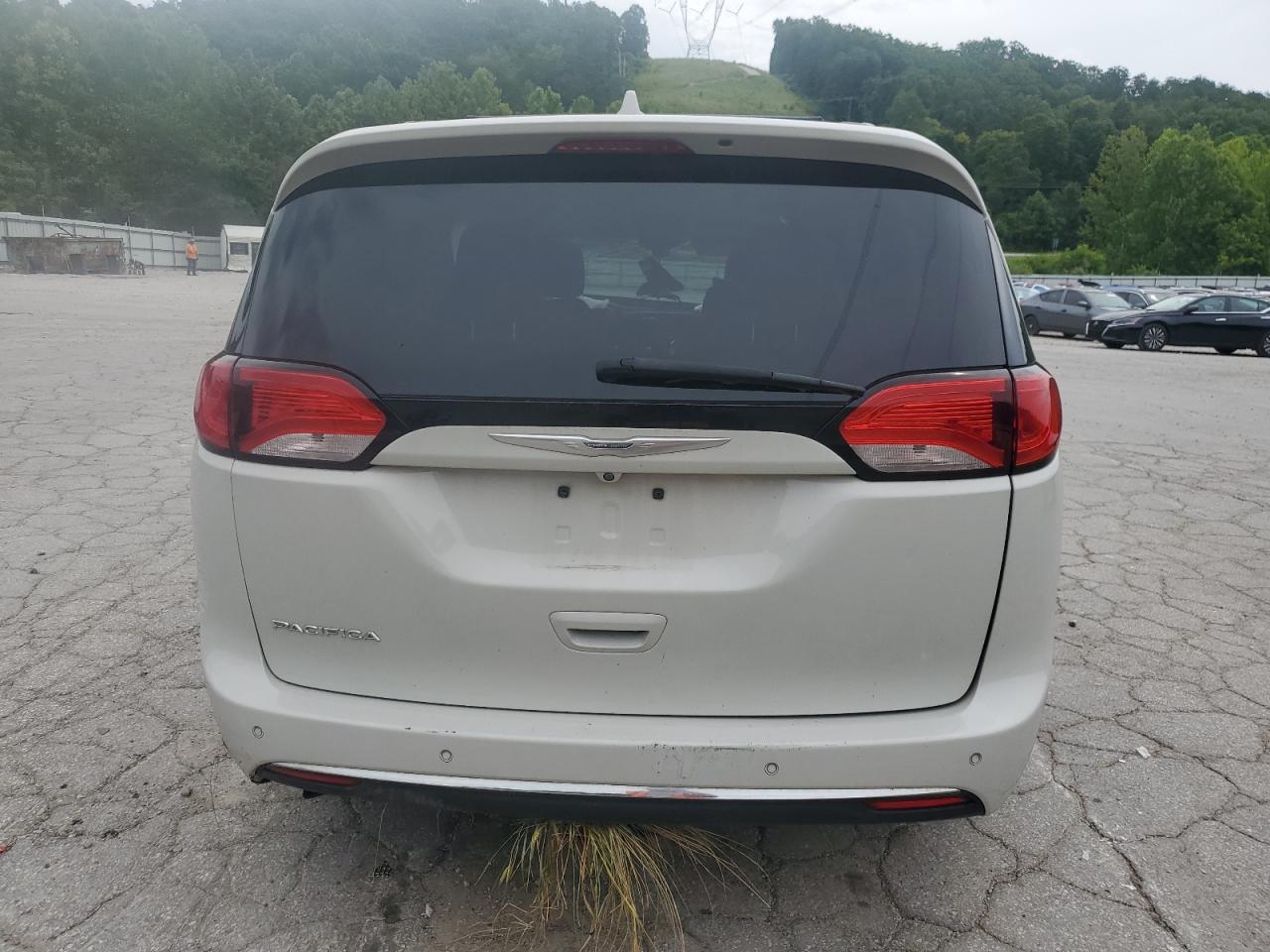 2017 Chrysler Pacifica Touring L VIN: 2C4RC1BG8HR608963 Lot: 65119645