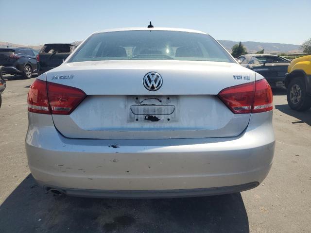  VOLKSWAGEN PASSAT 2012 Srebrny