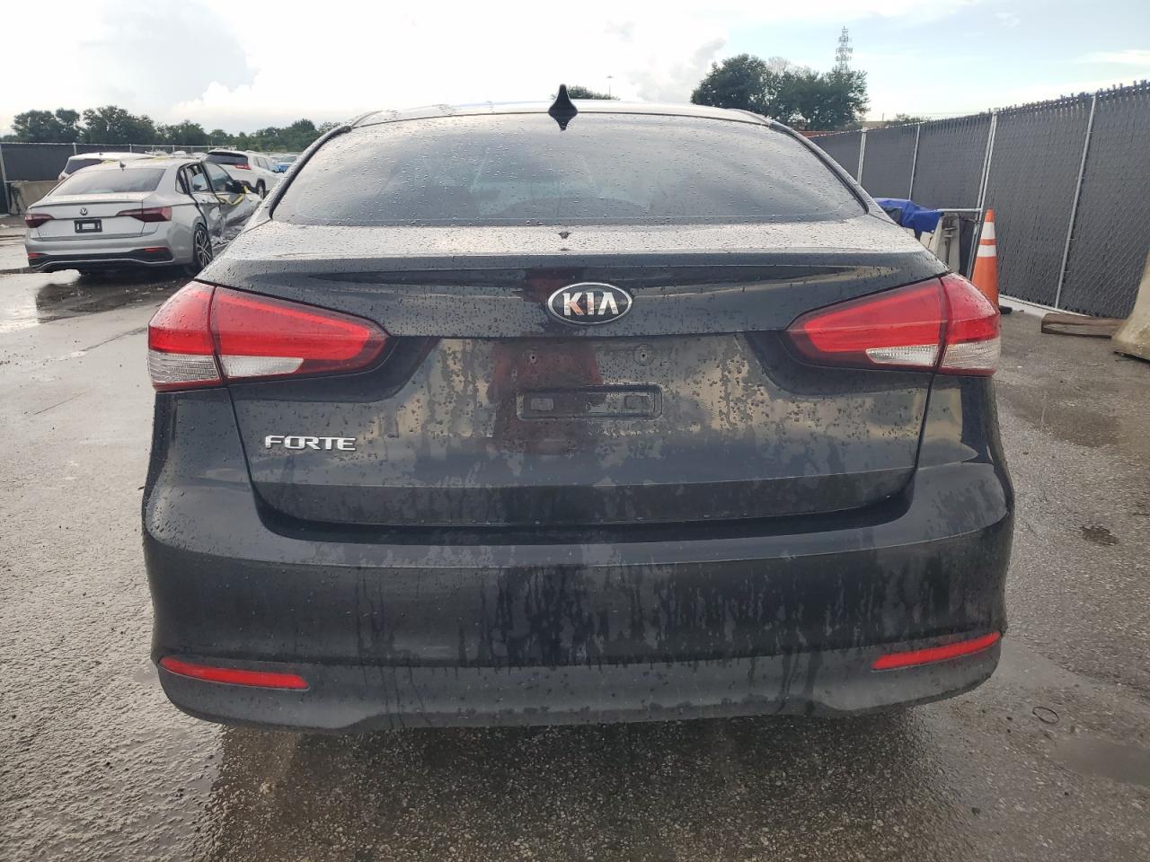 3KPFK4A72JE192165 2018 Kia Forte Lx