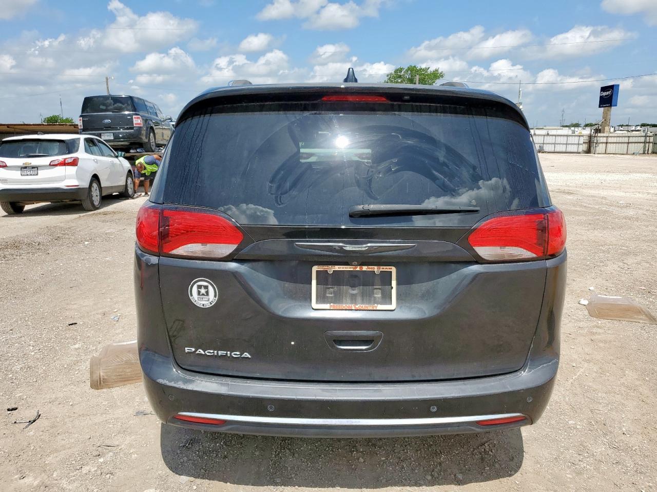 2019 Chrysler Pacifica Touring L VIN: 2C4RC1BG8KR625947 Lot: 64128055