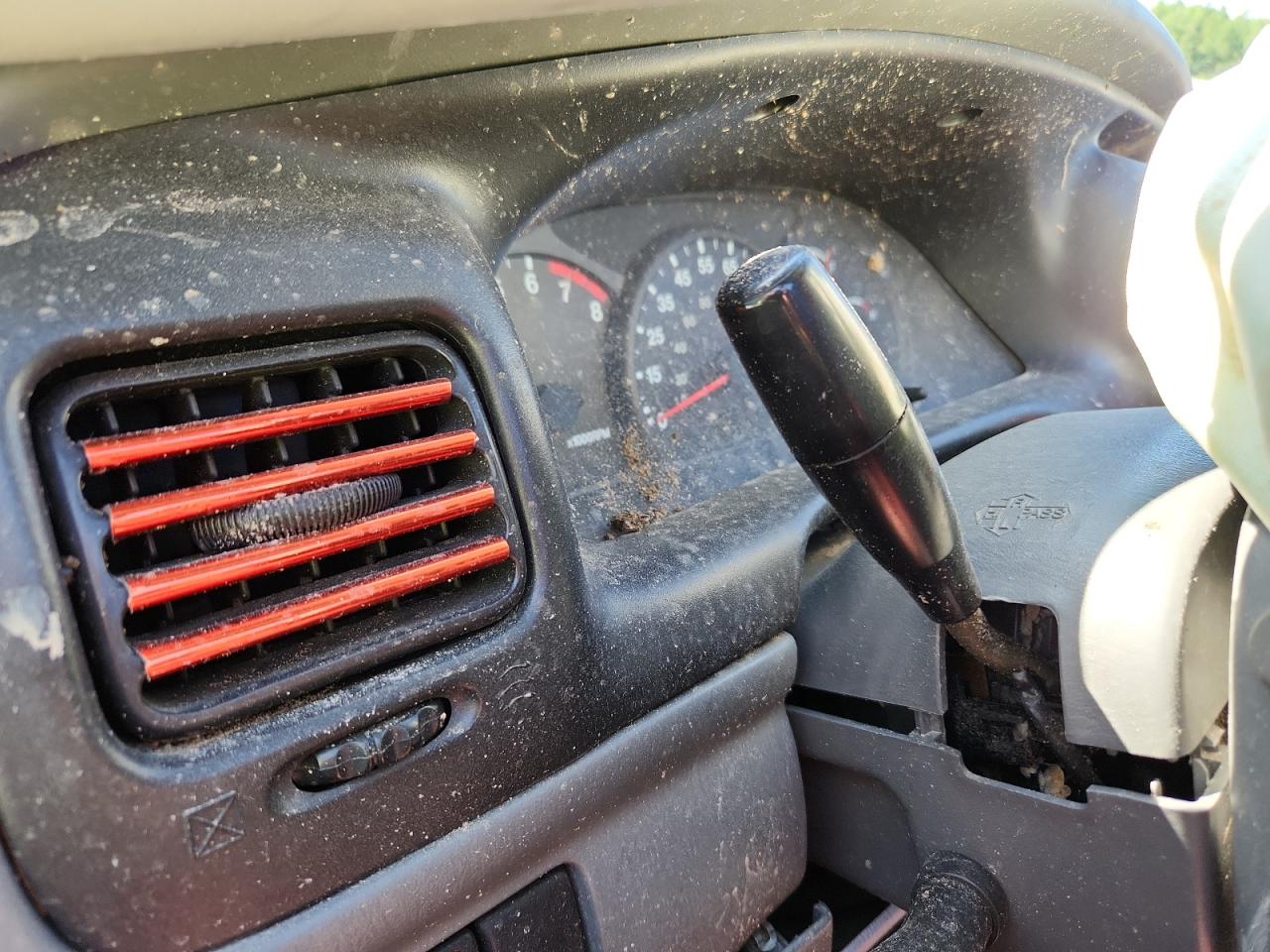 1999 Chevrolet Tracker VIN: 2CNBE18C9X6925601 Lot: 65270055