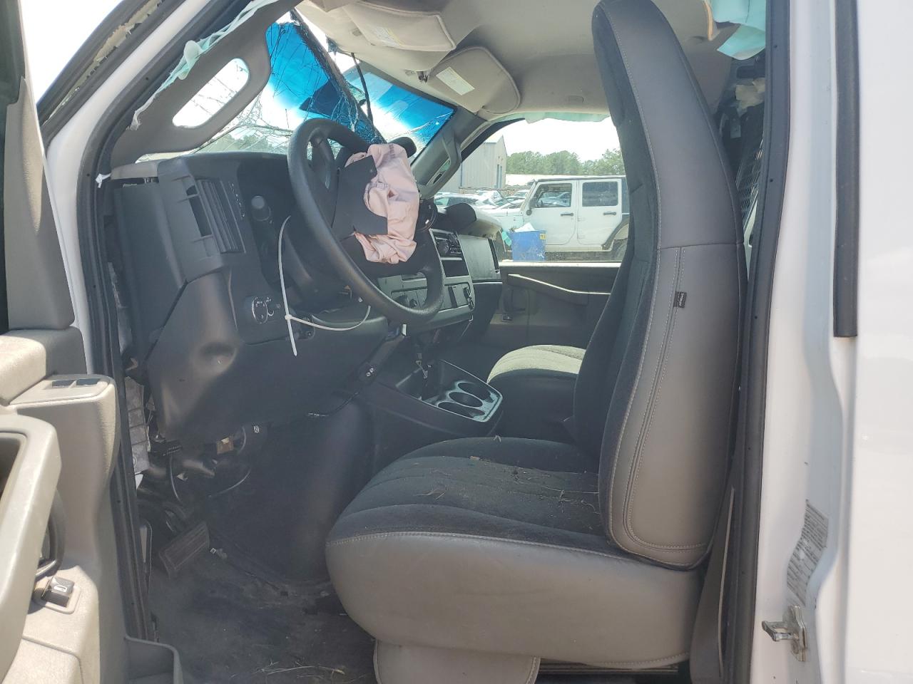 2020 Chevrolet Express G2500 VIN: 1GCWGAFG9L1178133 Lot: 64742295