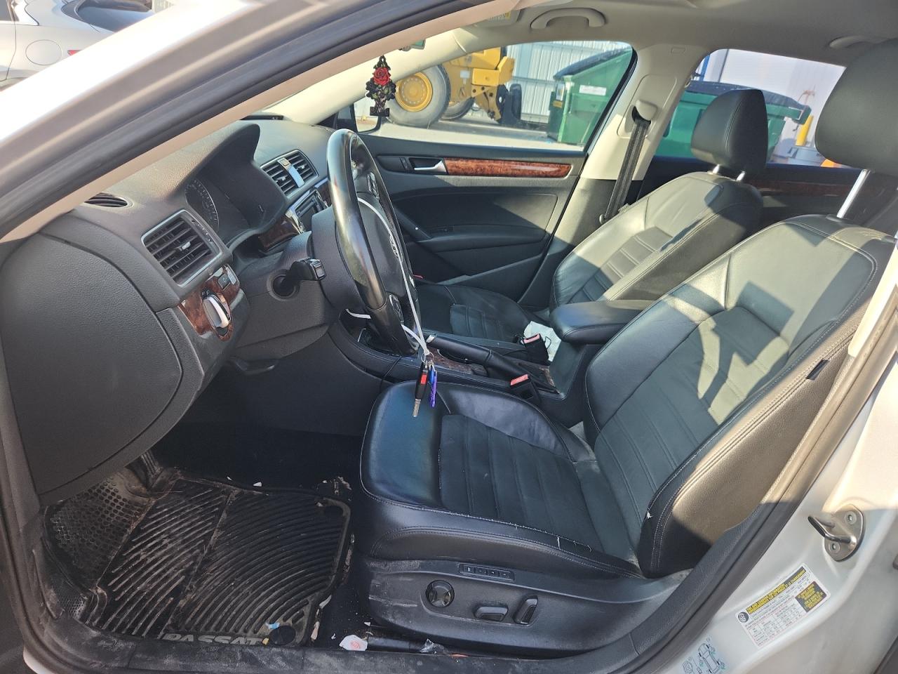 2013 Volkswagen Passat Sel VIN: 1VWCN7A37DC086439 Lot: 64470935