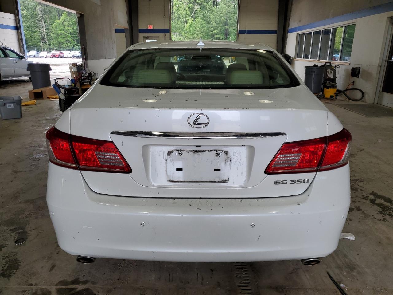 2011 Lexus Es 350 VIN: JTHBK1EG2B2415681 Lot: 64271125