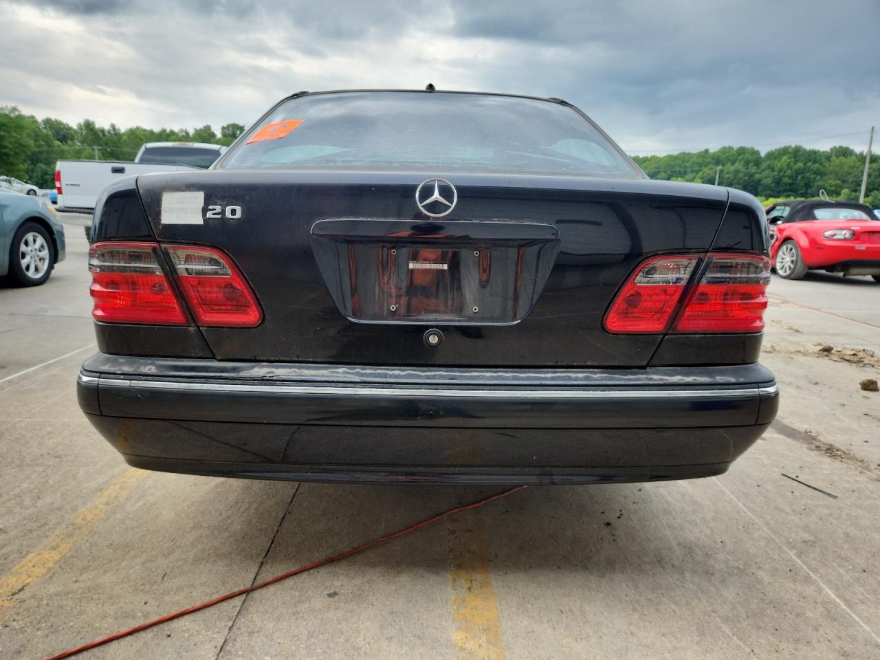 2000 Mercedes-Benz E 320 VIN: WDBJF65J0YA985167 Lot: 63348705
