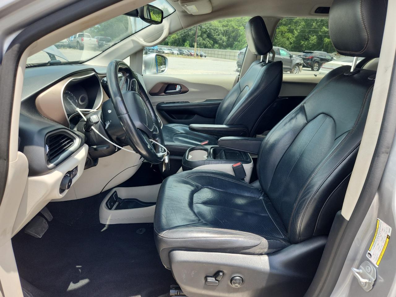 2019 Chrysler Pacifica Touring L VIN: 2C4RC1BG0KR560057 Lot: 64835895
