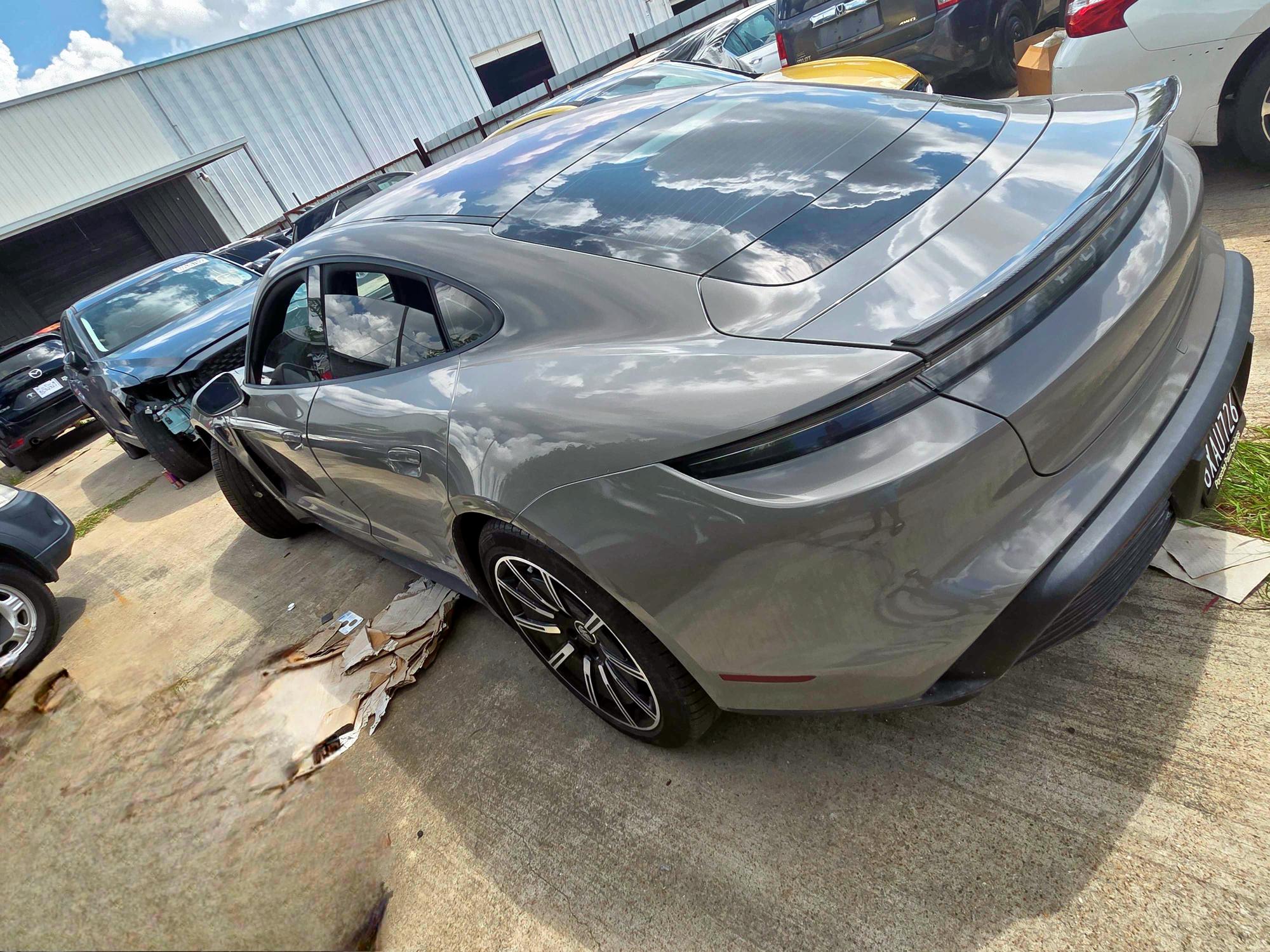  PORSCHE TAYCAN 2021 Gray