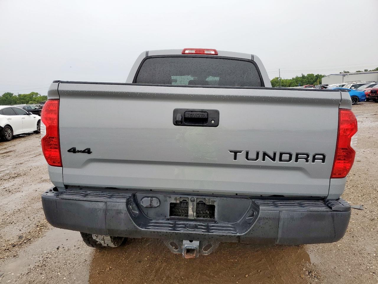 2018 Toyota Tundra Crewmax Sr5 VIN: 5TFDW5F17JX758441 Lot: 63533435