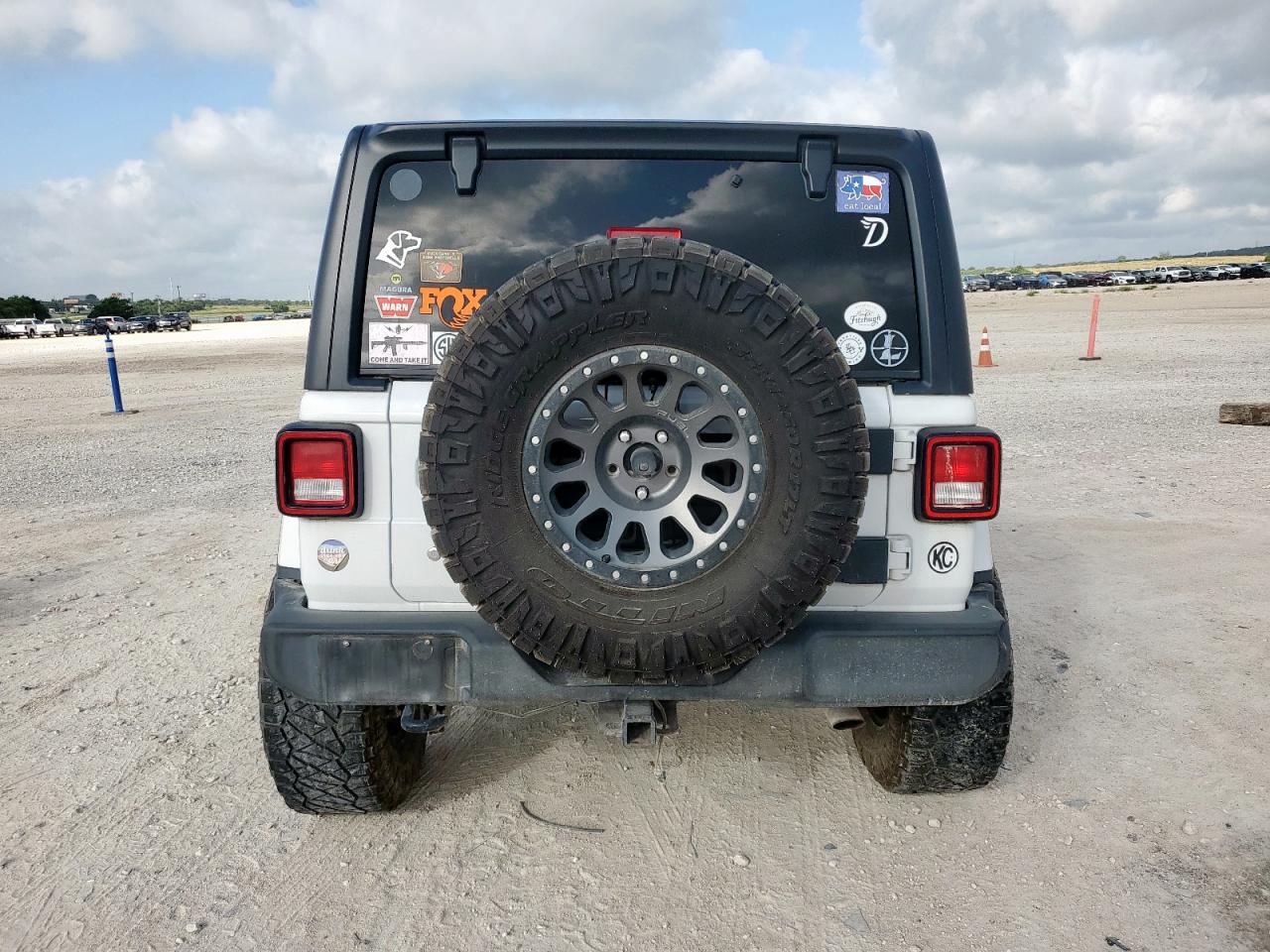 2018 Jeep Wrangler Unlimited Sport VIN: 1C4HJXDG6JW117743 Lot: 64817355