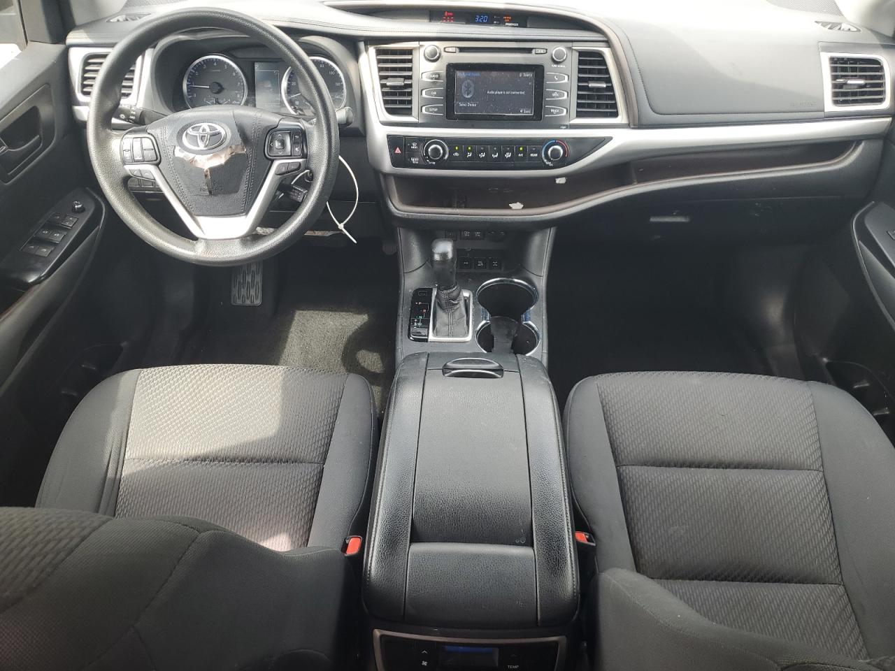 2018 Toyota Highlander Le VIN: 5TDBZRFHXJS908003 Lot: 65567825