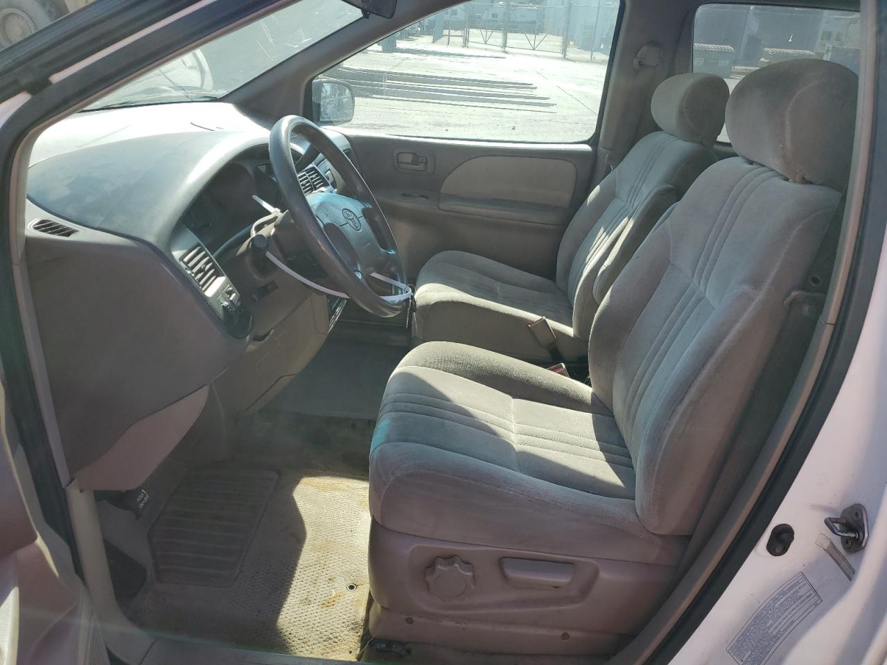 2000 Toyota Sienna Ce VIN: 4T3GF19C9YU300109 Lot: 64864685