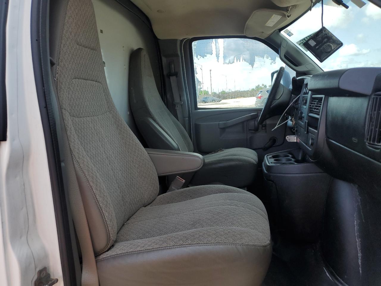 2017 Chevrolet Express G3500 VIN: 1GB3GSCG8H1109698 Lot: 62718845