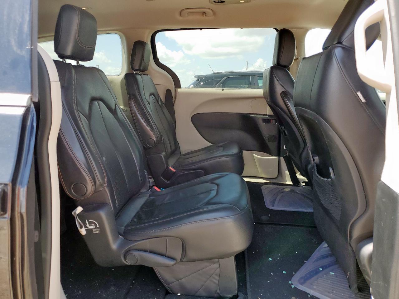 2019 Chrysler Pacifica Touring L VIN: 2C4RC1BG8KR625947 Lot: 64128055