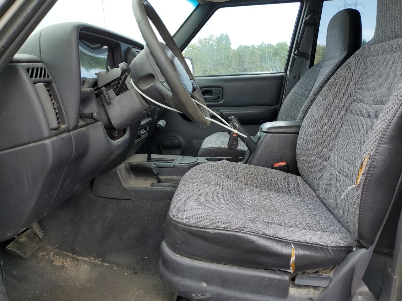 2000 Jeep Cherokee Sport VIN: 1J4FF48S4YL256006 Lot: 63091475