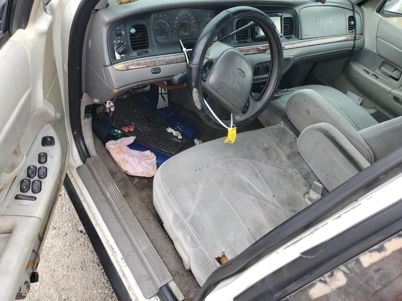 2000 Ford Crown Victoria VIN: 2FAFP73W4YX188717 Lot: 64017975