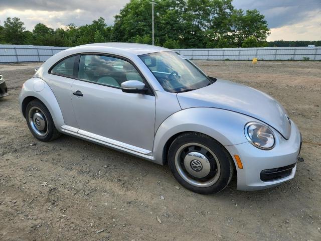  VOLKSWAGEN BEETLE 2015 Srebrny
